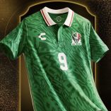 La marca mexicana Charly sacó a la venta un jersey en homenaje a Hugo Sánchez
