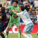 Esteban Andrada, exportero de Rayados de Monterrey, se vio envuelto en una gresca en el duelo entre el Huesca y el Zaragoza