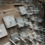 Con obras integrales enfocadas en fortalecer las laderas mediante infraestructura urbana, estabilización de taludes y construcción de muros de contención se benefició a más de 3 mil personas.