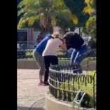 Dos vecinas del municipio de Actopan, Hidalgo, se enfrascaron a golpes con una mujer trans quien realiza transmisiones en redes sociales donde insulta a la población.