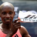 Sabastian Sawe logró un récord que ahora es analizado al ser el primer ser humano en romper la barrera de las dos horas en el Maratón.