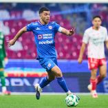 Erik Lira podría estar viviendo sus últimos momentos con Cruz Azul ante el interés del Girona de España.