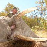 El empresario estadounidense participaba en un safari valuado en cerca de 40 mil dólares.