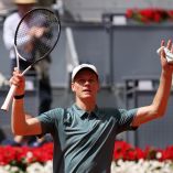 El italiano Jannik Sinner alcanzó 20 victorias en torneos de Masters 1000 en el año, para igualar la marca de Novak Djokovic.