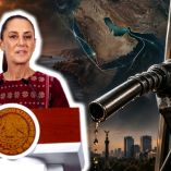 Boquilla de diésel negra con gotas de combustible en primer plano, buques petroleros navegando en un estrecho y mapa del Medio Oriente que representa la tensión global en el mercado energético.