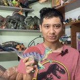 René tiene autismo y ha encontrado en El Compasaurio, su canal de YouTube, cómo expresar su amor por los dinosaurios.