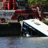 Equipos de emergencia rescataron con vida a cuatro personas tras la caída de un autobús al río Sena en Juvisy-sur-Orge, al sur de París.