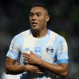 Carlos Vinícius falló tres penales y desató la polémica tras ignorar la orden del técnico.