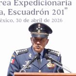 El comandante de la Fuerza Aérea Mexicana, general piloto aviador Román Carmona Landa encabezó la Ceremonia luctuosa de los pilotos del Escuadrón 201.