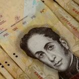 Delcy Rodríguez anunció un ingreso mínimo integral de 240 dólares mensuales.