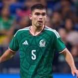 Johan Vásquez celebra que jugadores de experiencia estén en la Selección Mexicana.
