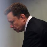 Elon Musk dijo en juicio que solo leyó el “titular” del acuerdo sobre OpenAI.