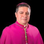 El Papa León XIV designó obispo en Virginia a Evelio Menjivar, exmigrante indocumentado salvadoreño, como gesto simbólico en favor de los migrantes.