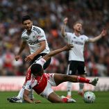 Raul Jiménez se fue en blanco en el casillero de goles al enfrentarse con el Fullham ante el Arsenal.