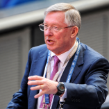 Alex Ferguson encendió la preocupación tras ser trasladado al hospital desde Old Trafford, en un episodio que revive su delicado antecedente de salud en 2018.