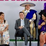 Funcionarios y artistas participan en evento cultural en Coyoacán; destacan vestuarios tradicionales y presentación en escenario