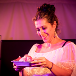 Protagonizado por Adriana Moles, el unipersonal La Alacena: documental miniatura de María Izquierdo se reestrenará del 9 de mayo al 13 de junio; sábados a las 18:00 hrs. en la Sala Novo del Teatro La Capilla.