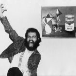 Durante décadas, la obra de Fernando Sampietro (1951–1984) permaneció casi invisible, resguardada en el ámbito familiar y atravesada por una memoria fragmentada.