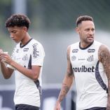 Neymar fue acusado por Robinho Jr. de una agresión.