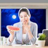 ¿Comer sandía en la noche hace daño?