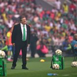 Miguel Herrera aseguró que no comparte la concentración de la Selección Mexicana en plena Liguilla y defendió que los jugadores permanezcan con sus clubes.