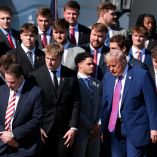 El presidente Trump recibió a la universidad de Indiana, pero sin el Heisman Fernando Mendoza.