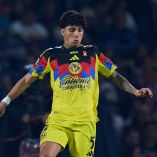 Kevin Álvarez fue captado almorzando birria tras la eliminación del América.