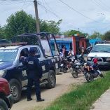 Elementos de la Policía Municipal aseguraron el plantel y activaron los protocolos de emergencia.
