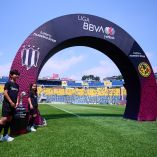 El Estadio Ciudad de los Deportes luce un arco conmemorativo previo al arranque de la Final de vuelta entre América Femenil y Rayadas del Clausura 2026.