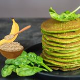 Receta de hot cakes de espinacas con plátano y avena