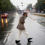 A pesar del bullicio de la ciudad, miles de personas tienden a sentirse solos.