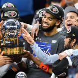 Los Knicks dominaron de principio a fin a Cleveland y sellaron la barrida en las Finales del Este para regresar a la serie por el campeonato de la NBA después de casi tres décadas.