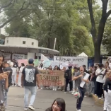 Alumnos del Politécnico escalaron su protesta este miércoles.