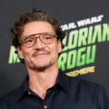 Pedro Pascal mostró muy poco su rostro en The Mandalorian y Grogu.