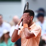 Por segunda vez en su historia, Novak Djokovic pierde un partido de Roland Garros tras ganar los primeros dos sets.