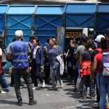 Debido al bloqueo en torno al Zócalo de la Ciudad de México no fue posible el arribo de la delegación española a la sede del Ejecutivo, en Palacio Nacional.