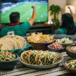 Ilustración sobre la tortilla de maíz como botana saludable para el Mundial.