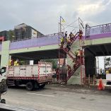 En paralelo, trabajadores avanzan en la intervención artística de los pilares que sostienen la estructura