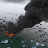 Las llamas consumieron al menos 35 embarcaciones en el área de pesca artesanal del puerto de Manta.