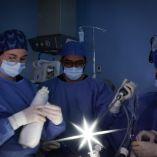 El ISSSTE fortaleció su capacidad hospitalaria para atender cáncer de próstata con cirugías laparoscópicas, destacando la importancia de la detección temprana.