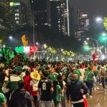 Cientos de aficionados pintaron de verde el Paseo de la Reforma