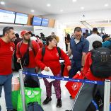 Topos mexicanos en el AICM antes de partir a Venezuela.