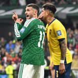 Piero Hincapié se convirtió en el segundo jugador expulsado por taparse la boca; segundo en la historia mundialista para Ecuador.
