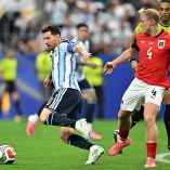 Lionel Messi, ante la marca de Xaver Schlager.