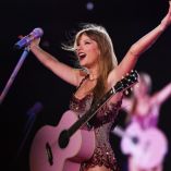 Taylor Swift sorprende en su boda al incluir un mensaje secreto de "Blank Space"