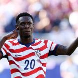 Folarin Balogun recibió una noticia inmejorable antes del duelo de octavos de final. La FIFA anuló su expulsión y el delantero podrá liderar el ataque de Estados Unidos frente a Bélgica.