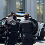 Dos jóvenes fueron detenidos en California por disparar balas de gel desde un coche de Waymo.