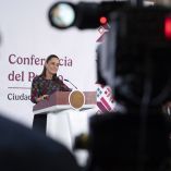 La mandataria reiteró que su gobierno continuará aplicando incentivos fiscales y manteniendo acuerdos con los gasolineros para contener las alzas de precio.