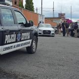 Un hombre logró escapar de un grupo de estafadores que lo intentaban despojar del dinero que llevaba para comprar un auto; durante la persecución resultó herido en un brazo.