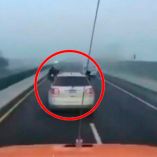El hecho ocurrió el pasado viernes 10 de julio y fue captado por la cámara de seguridad instalada en la unidad.